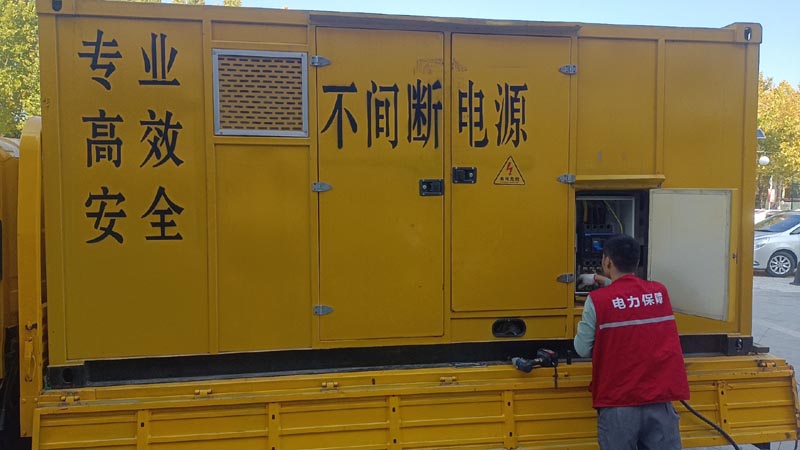 天柱柴油发电机组和UPS电源配合使用时，如何避免切换过程中的电力中断？